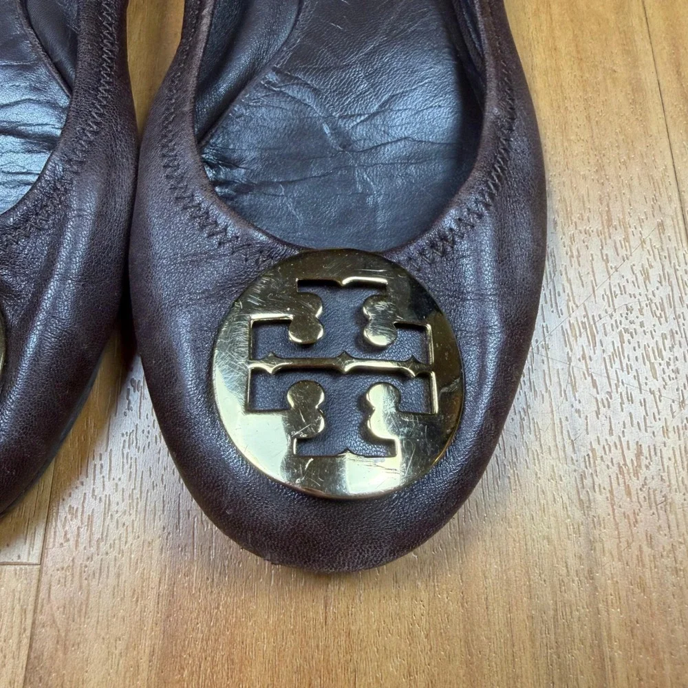 Tory Burch Reva Ballet Flats Brown Leather Gold Logo Medallion Scrunch Back Sz9M